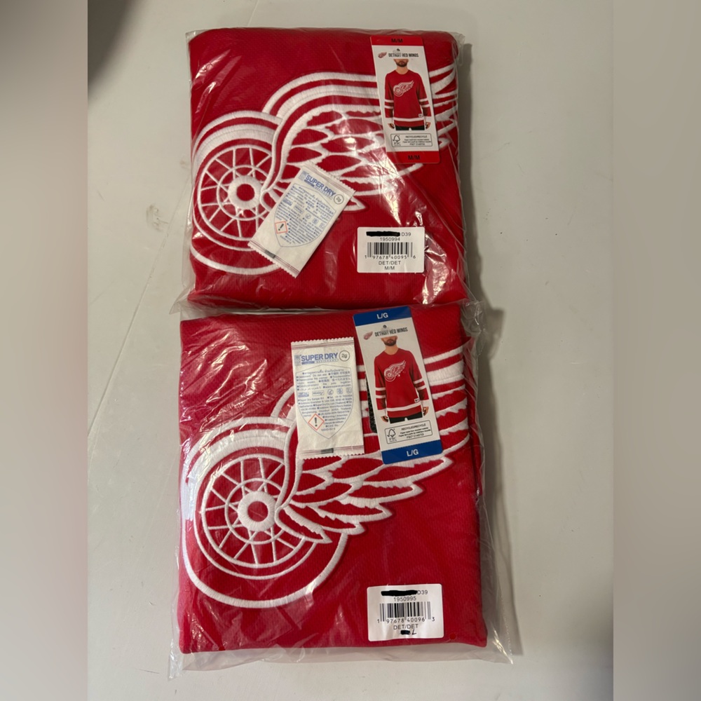 Detroit Red Wings NHL Licensed Embroidered Hockey Jerseys New with Tags - Picture 5 of 8
